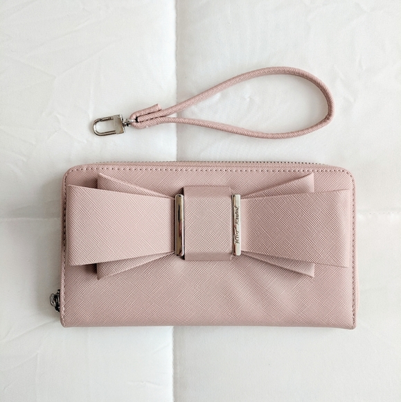 Betsey Johnson Handbags - NWOT Betsey Johnson wallet/wristlet